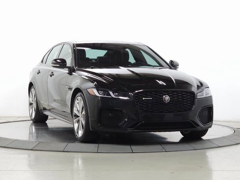 Used 2022 Jaguar XF R-Dynamic SE image 11