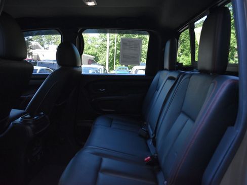 Used 2024 Nissan Titan PRO-4X w/ Pro-4x Convenience Package AWD/4WD image 15