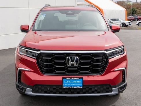 New 2025 Honda Pilot Touring image 3