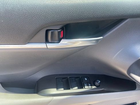 Used 2022 Toyota Camry LE FWD image 11