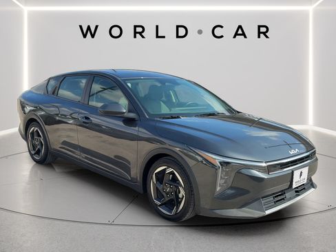 Certified 2025 Kia K4 EX FWD image 1