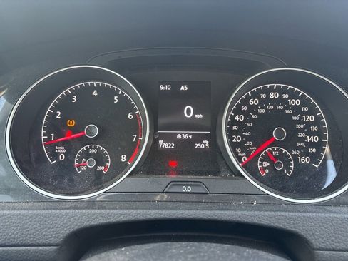 Used 2018 Volkswagen Golf SE image 27