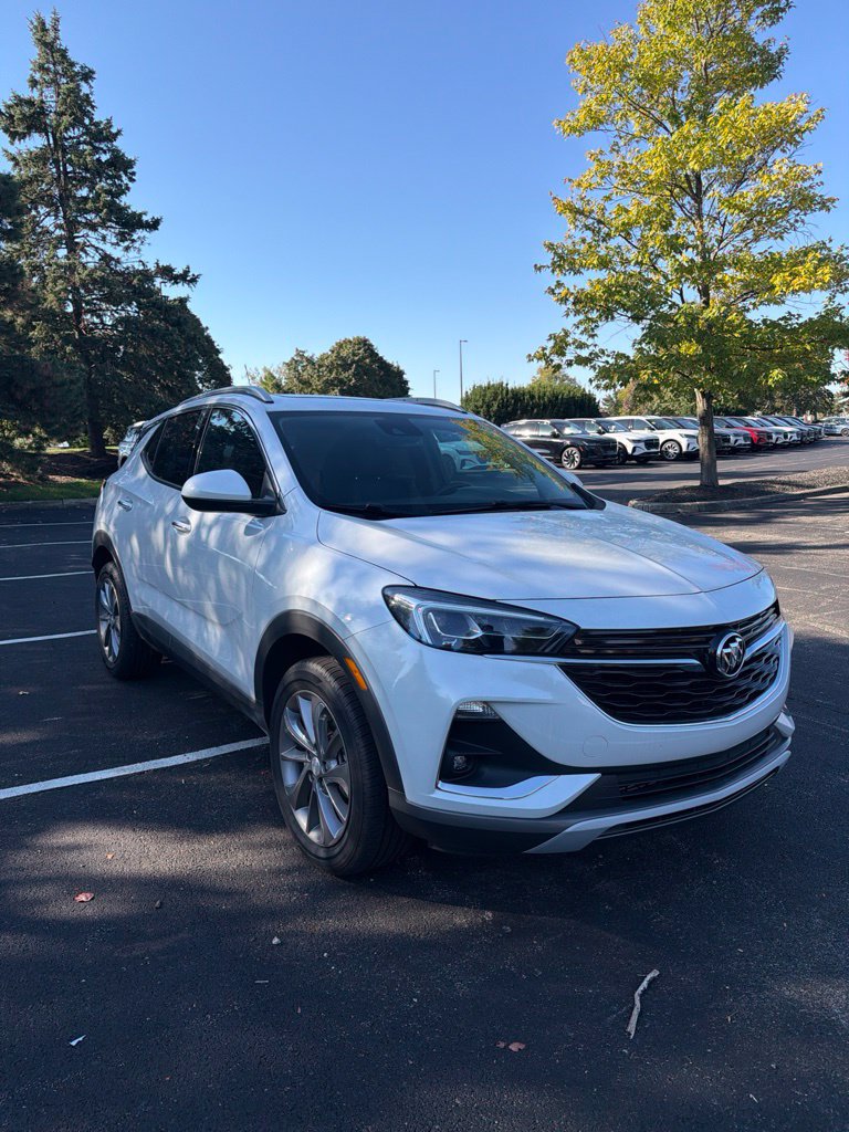 Used 2023 Buick Encore GX Essence w/ Experience Buick Package AWD/4WD image 3