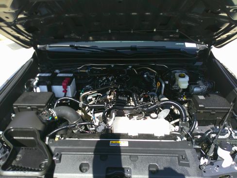 Used 2025 Toyota Tacoma SR5 image 37