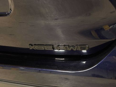 Used 2022 Toyota Highlander XSE AWD/4WD image 28