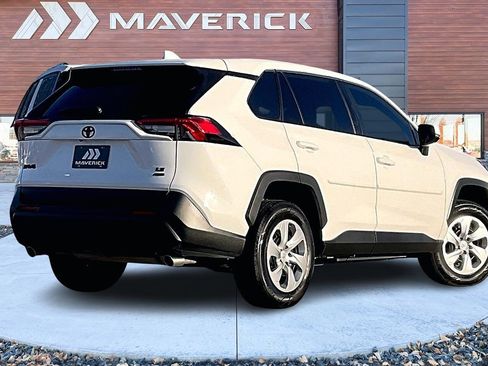 Used 2022 Toyota RAV4 LE image 5