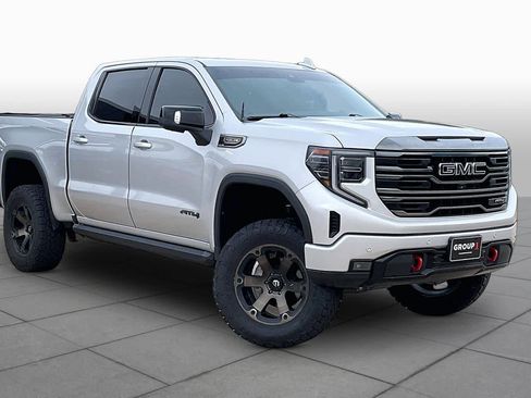 Used 2022 GMC Sierra 1500 AT4 w/ AT4 Premium Package AWD/4WD image 4