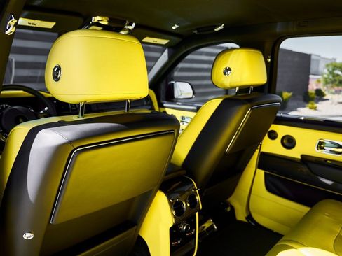 Used 2022 Rolls-Royce Cullinan Black Badge w/ Dark Exterior Package image 44