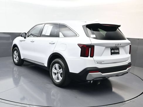 Used 2025 Kia Sorento LX FWD image 5