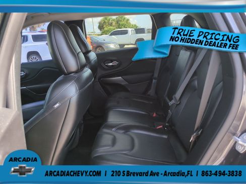 Used 2021 Jeep Cherokee Latitude Lux w/ Comfort/Convenience Group FWD image 13