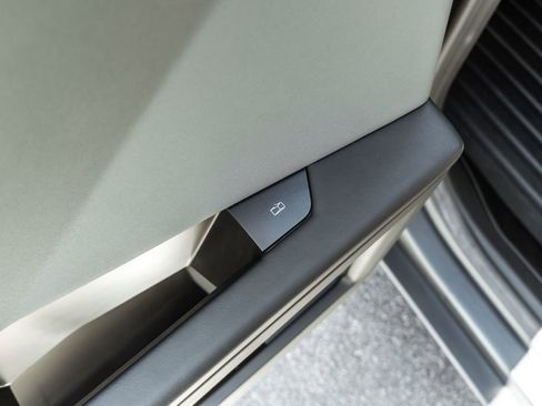 Used 2025 Tesla Cybertruck AWD Crew Cab image 28