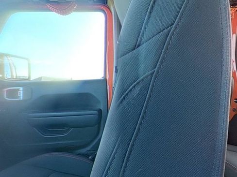 Used 2023 Jeep Wrangler Unlimited Rubicon w/ Cold Weather Group AWD/4WD image 27