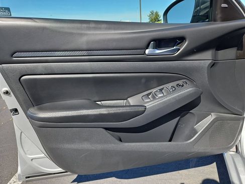 Used 2024 Nissan Altima 2.5 SV FWD image 10