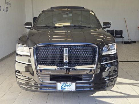 Used 2023 Lincoln Navigator Reserve image 2