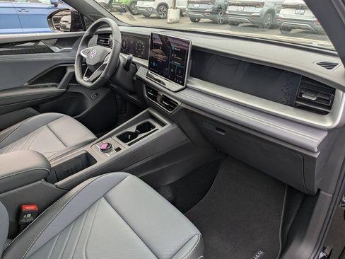 New 2026 Volkswagen Tiguan SE R-Line AWD/4WD image 35
