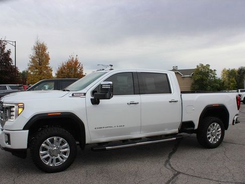Used 2022 GMC Sierra 3500 Denali image 1