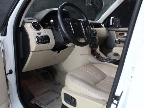 Used 2016 Land Rover LR4 HSE AWD/4WD image 30