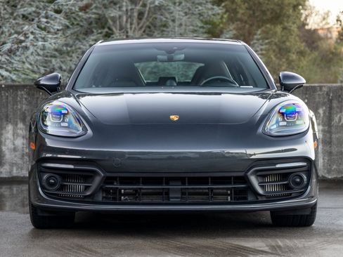 Certified 2023 Porsche Panamera image 8