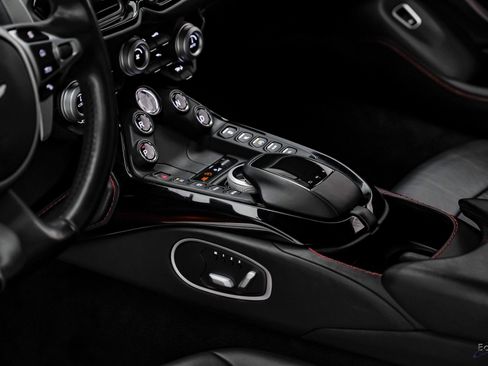 Used 2019 Aston Martin V8 Vantage Coupe image 55