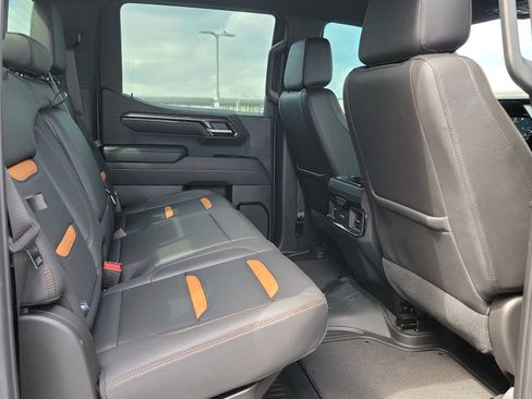 Used 2023 GMC Sierra 1500 AT4 w/ Technology Package AWD/4WD image 18