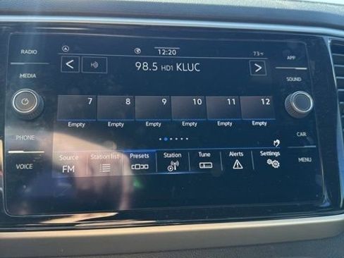 Used 2022 Volkswagen Atlas Cross Sport SE image 9