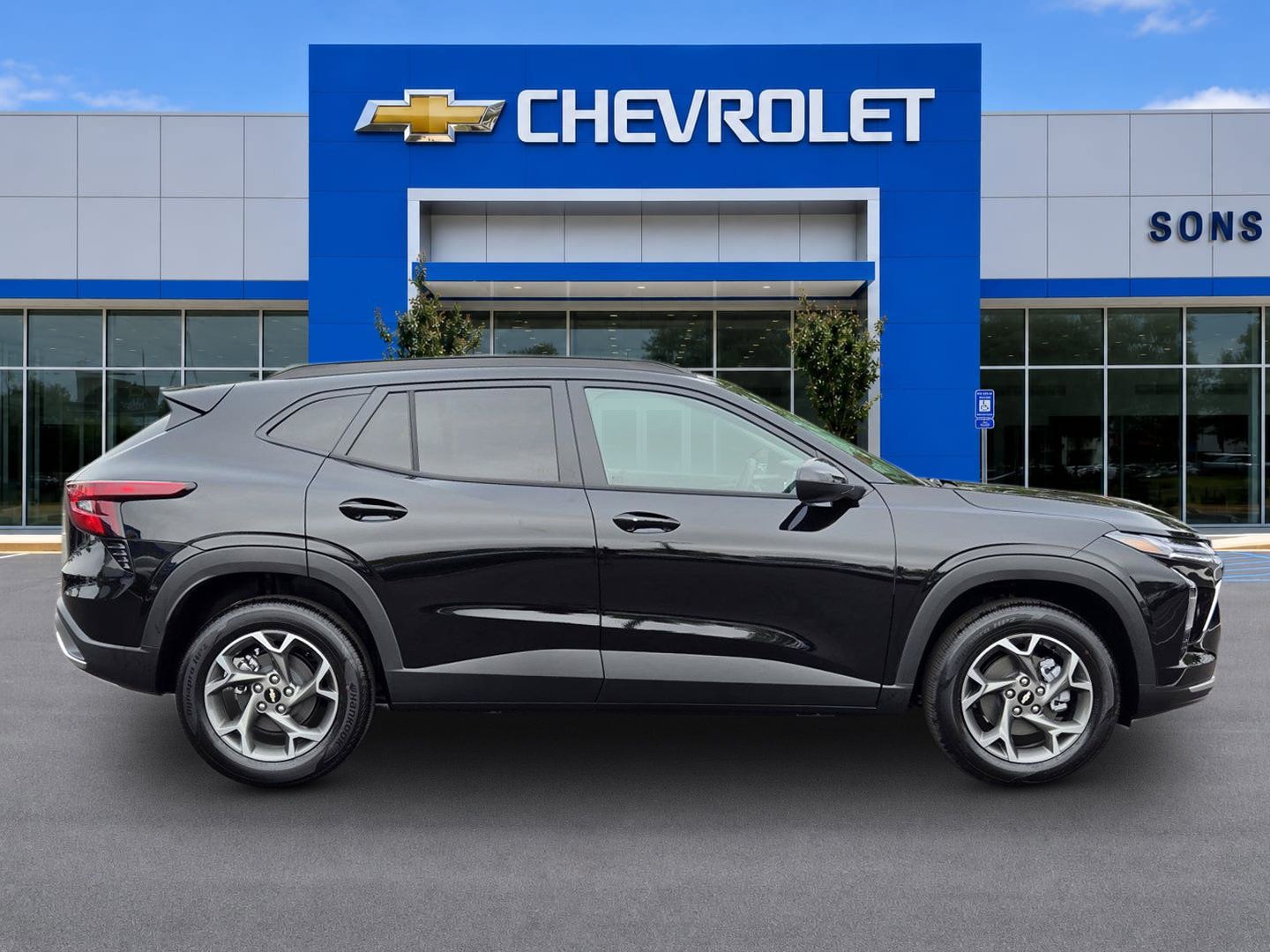 New 2026 Chevrolet Trax LT w/ LT Convenience Package FWD image 4