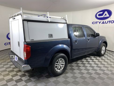 Used 2016 Nissan Frontier SV image 3