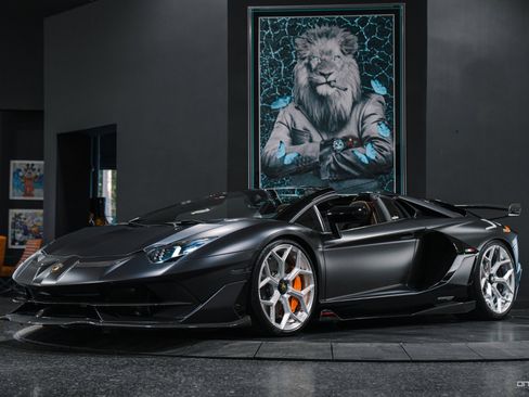 Used 2021 Lamborghini Aventador SVJ image 44