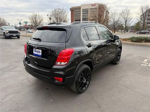 Used 2022 Chevrolet Trax LT w/ Premium Seat Package image 8