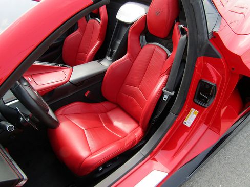 Used 2021 Chevrolet Corvette Stingray Premium Conv w/ Z51 Performance Package RWD image 9