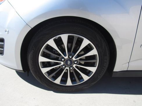 Used 2018 Ford C-MAX Titanium w/ Equipment Group 301A image 4