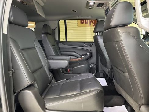 Used 2019 Chevrolet Suburban Premier image 30