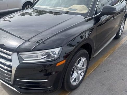 Used 2019 Audi Q5 2.0T Premium w/ Convenience Package AWD/4WD image 1