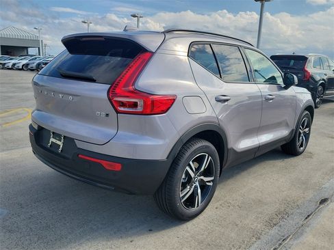 New 2026 Volvo XC40 B5 Core image 2