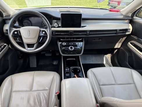 Used 2022 Lincoln Corsair AWD w/ Premium Package image 13