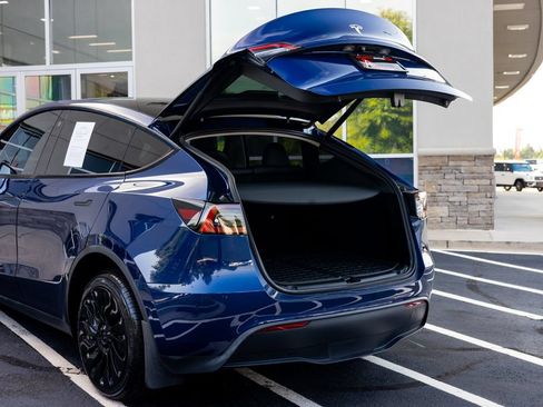 Used 2022 Tesla Model Y Long Range AWD/4WD image 57