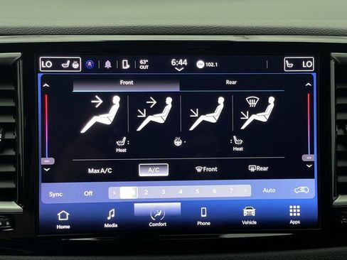Used 2024 Chrysler Pacifica Touring-L FWD image 26