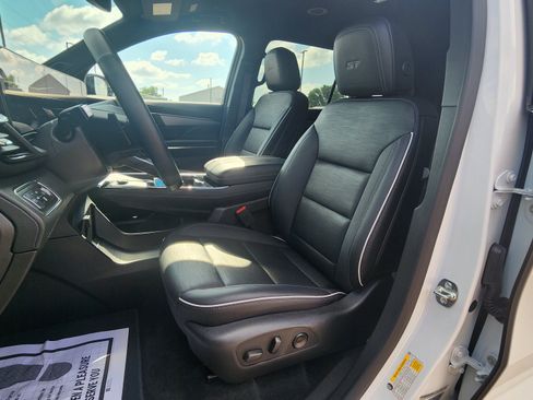Certified 2025 Buick Enclave Sport Touring AWD/4WD image 13