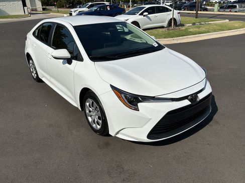 Used 2026 Toyota Corolla LE FWD image 2