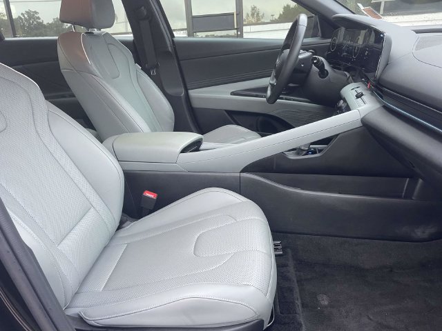 Used 2025 Hyundai Elantra Limited FWD image 10