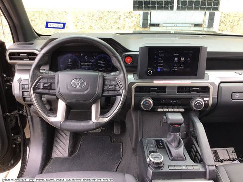 Used 2024 Toyota Tacoma TRD Off-Road image 10