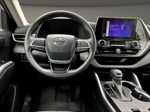 Used 2023 Toyota Highlander L FWD image 10
