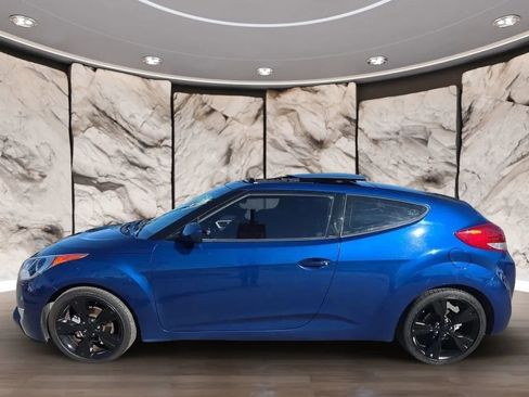 Used 2017 Hyundai Veloster Value Edition image 3