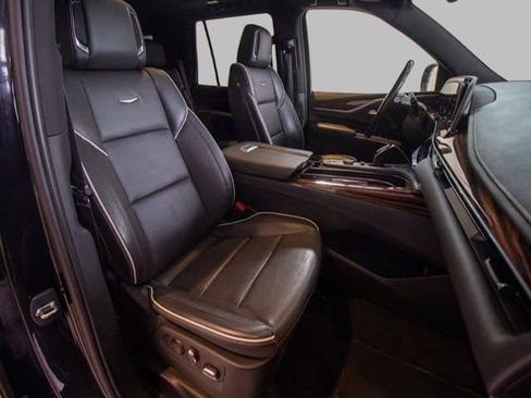 Used 2023 Cadillac Escalade Premium Luxury image 28