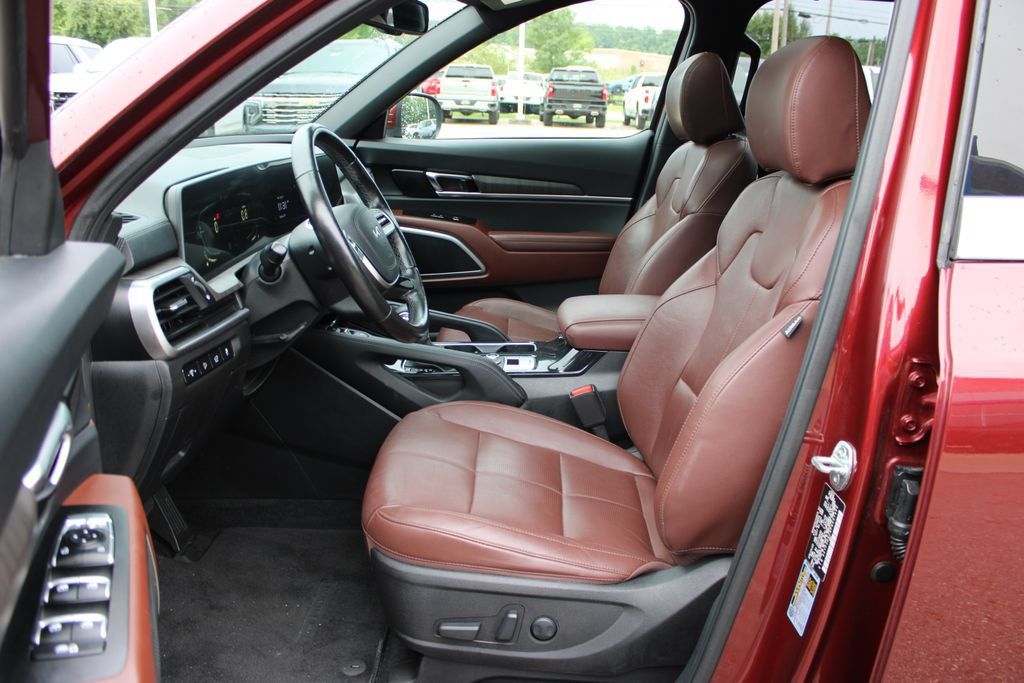 Used 2023 Kia Telluride EX w/ EX Captain's Chair Package AWD/4WD image 10