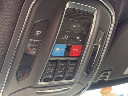 Used 2023 Jeep Wagoneer L 4WD w/ Premium Group I image 23