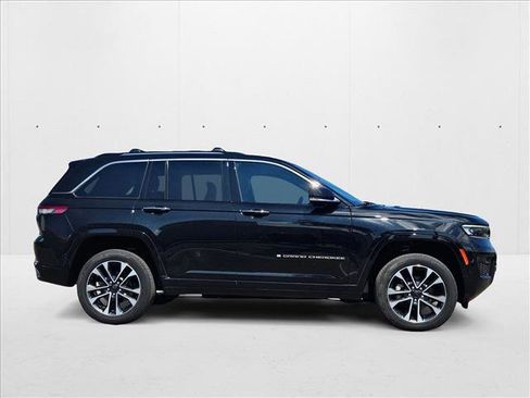 Used 2023 Jeep Grand Cherokee Overland w/ Luxury Tech Group IV image 4