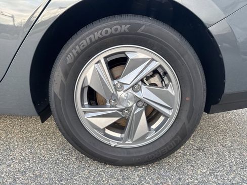 Certified 2025 Hyundai Elantra SE image 53