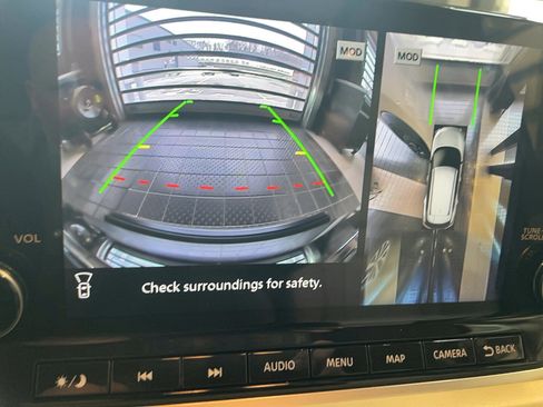 Used 2023 Nissan Rogue SL w/ SL Premium Package image 18