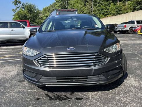 Used 2018 Ford Fusion SE w/ Fusion SE Technology Package FWD image 9
